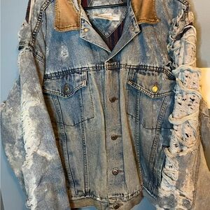 Vintage Wrangler distressed Denim Jacket blanket lined. Size large.
